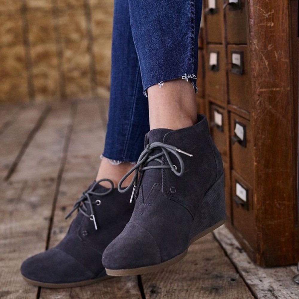 TOMS WOMENS DESERT WEDGE SUEDE BOOTS - Picture 2 of 7